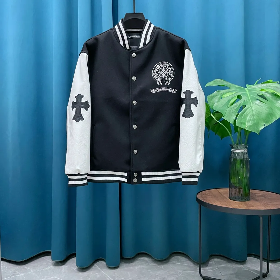 🅿️410 CH Crow Heart 2024ss runway style baseball uniform jacket. I ordered the original model and took a month to finally ship it. I love it so much. The upper body is really handsome. A blogger on Douyin said that LV's new products this year will become the future trend. If you look through street photos, you will find that celebrities regard it as a collectible jacket, a must-have item for men and women who want light luxury for commuting. Developing the highest version on the entire network, it took 1 month to customize and the cost was extremely high. The German imported flat-machine made custom-woven wool jacquard threads, using the first layer of imported lambskin. The pleated texture is unparalleled. It is hand-cut and meticulously crafted. The stitching position is very technical. Whether the whole garment is good or not depends on this position. Top-notch workmanship and details can stand the test. A full set of customized accessories, the letters are clear and perfectly restored without any difference. High-end atmosphere and full grade! The entire dress is exclusively customized with heavy craftsmanship. The towel patch embroidery is perfectly combined with craft embroidery and precise stitching! Absolute craftsmanship quality!